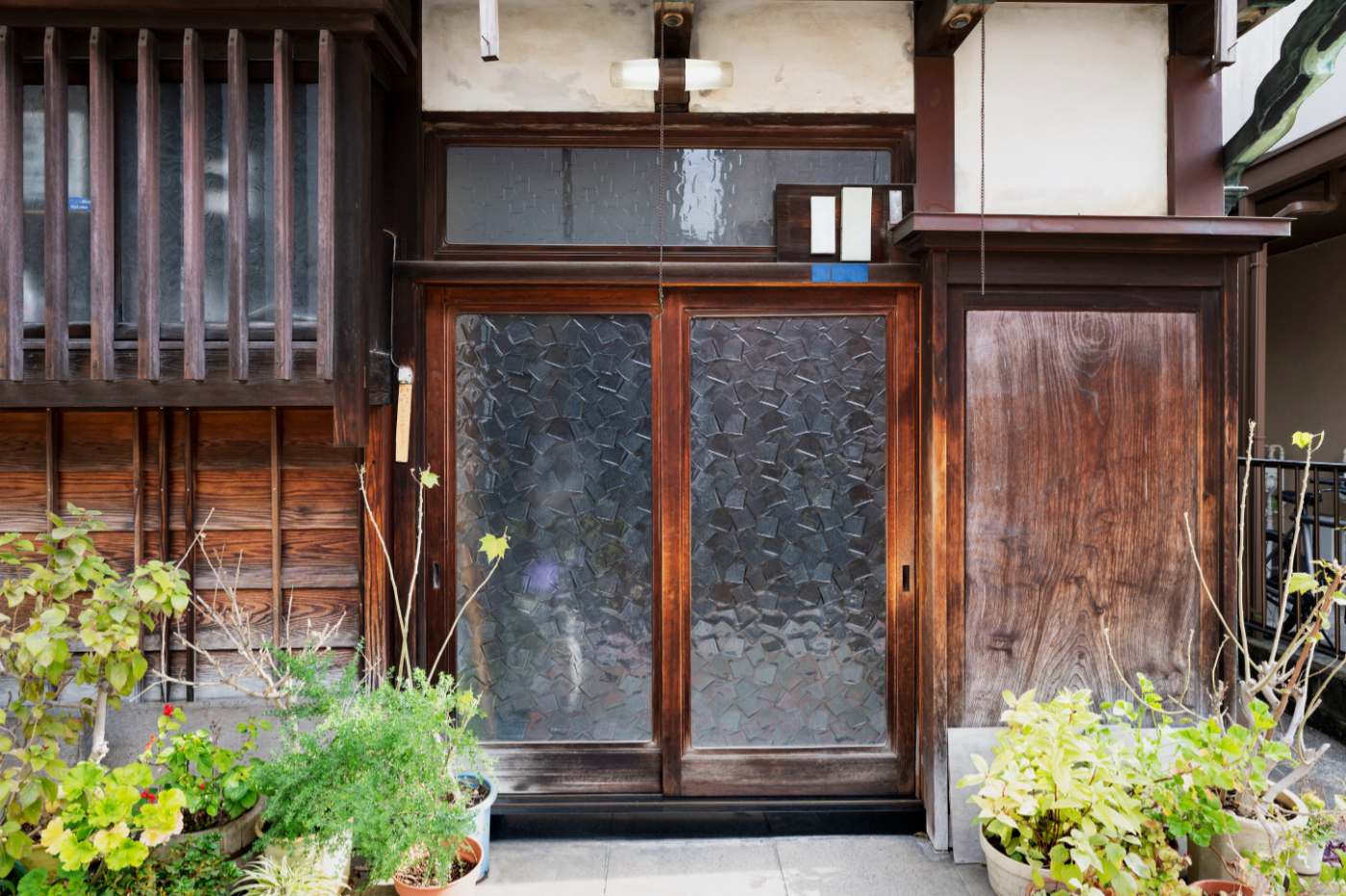 How To Replace Front Door Glass - Hand Crafted Decorative Glass Specialist UK.